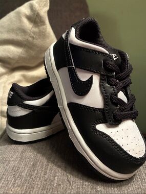 Nike Dunk Low Toddler
 Black & White Low-Top Sneakers